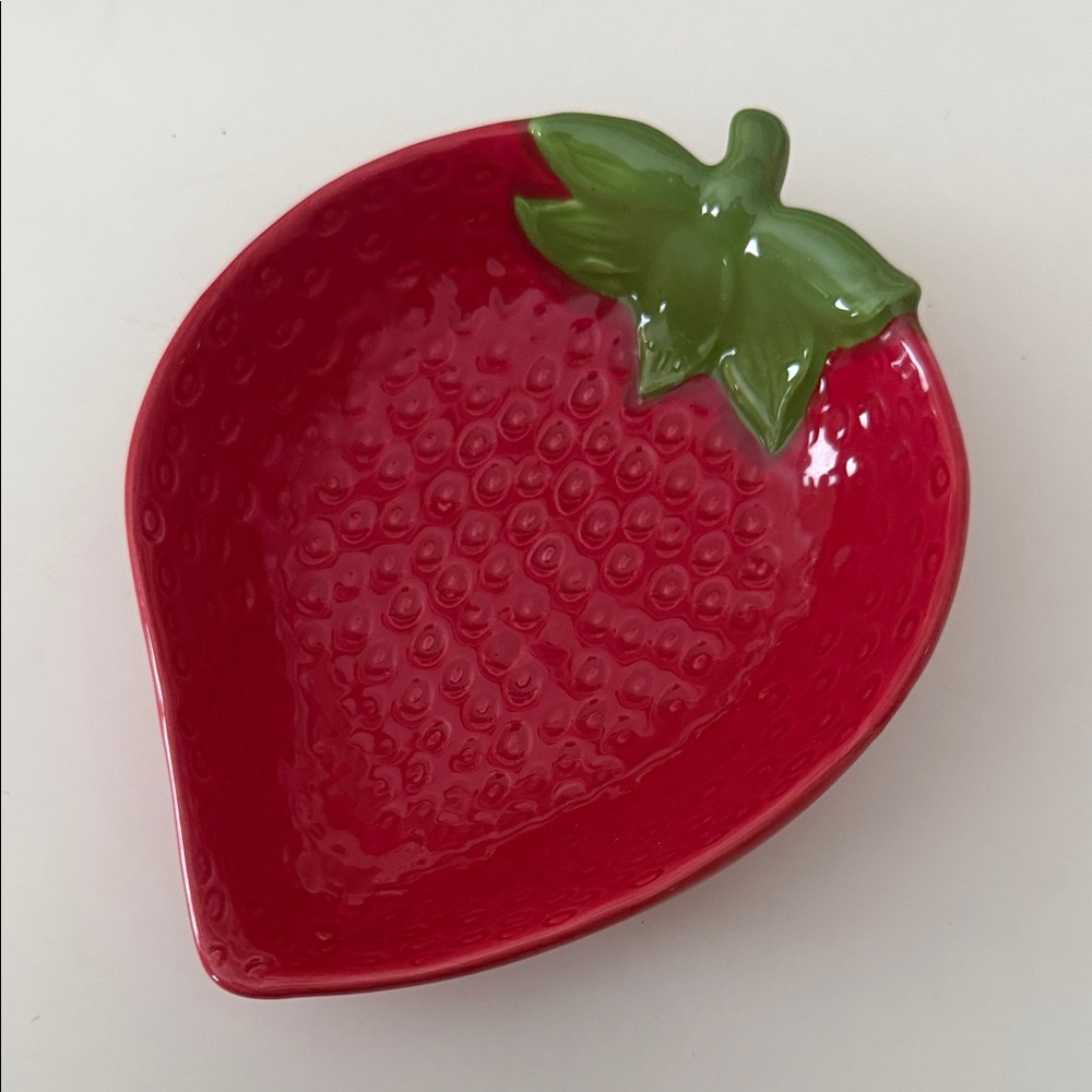NWT Strawberry Shaped Ceramic Dish